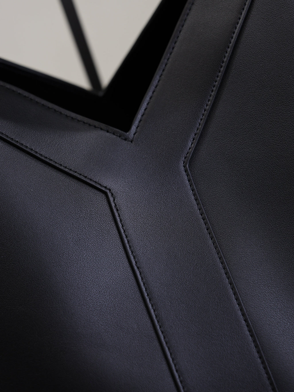 YSL 25S Y TOTE 50 IN BLACK CALFSKIN GOLD HARDWARE